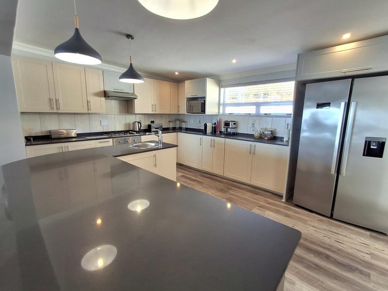 4 Bedroom Property for Sale in Da Gama Bay Western Cape